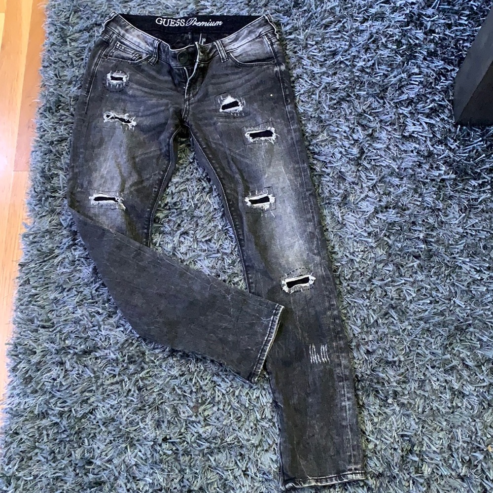 Guess premium ripped with peekaboo lace
